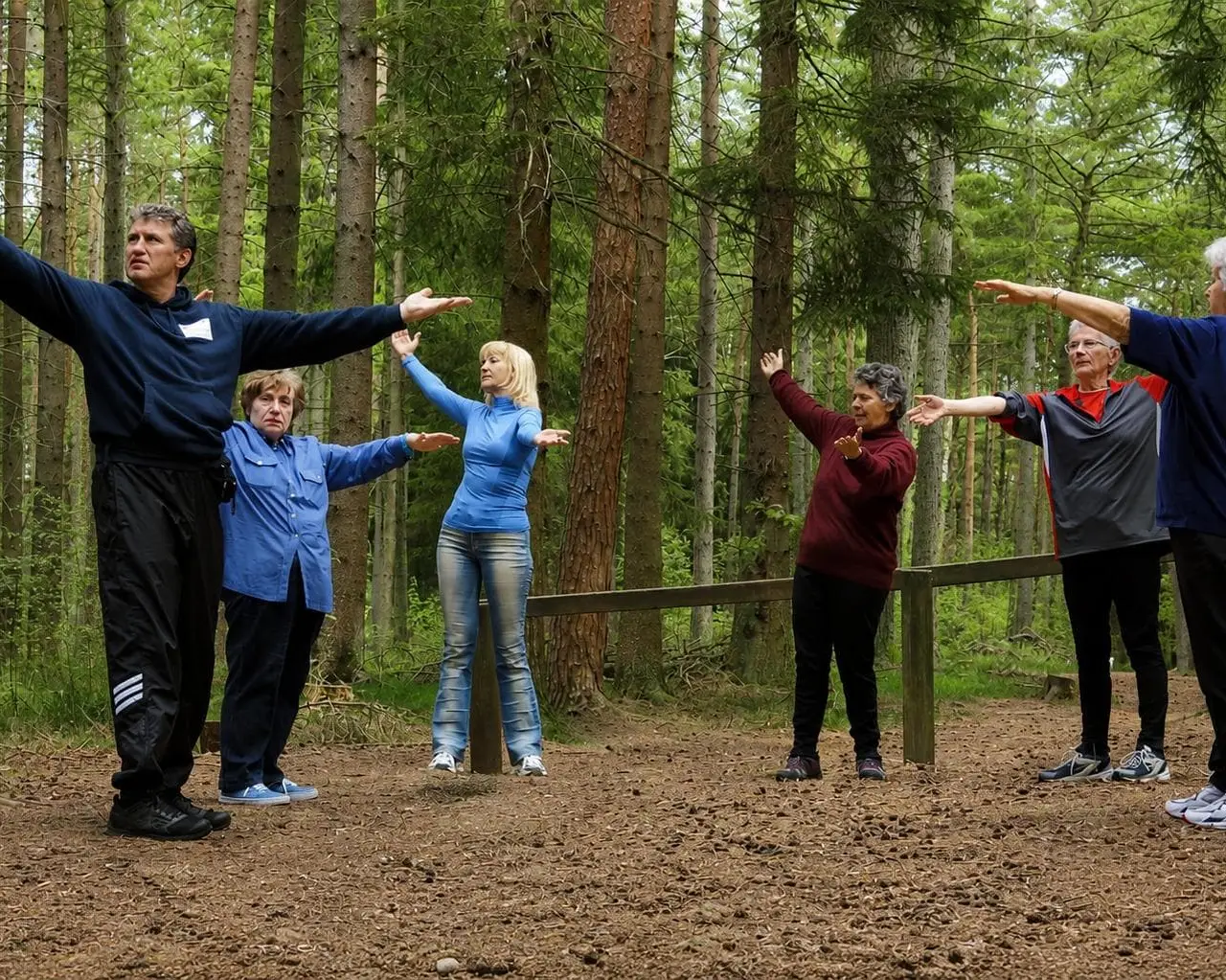 Präventionskurse in Norderstedt bei Physiowohltat: Rückenschule, Nordic Walking, Kinder-Rückenschule